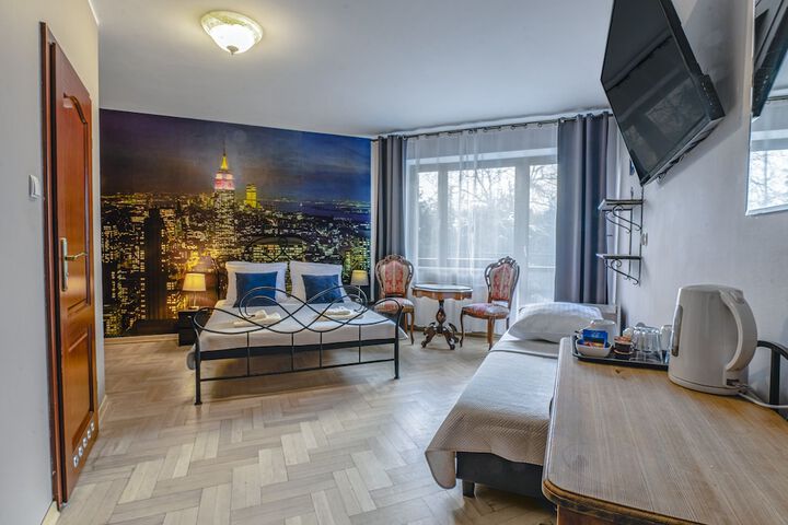 Room 107 of 168