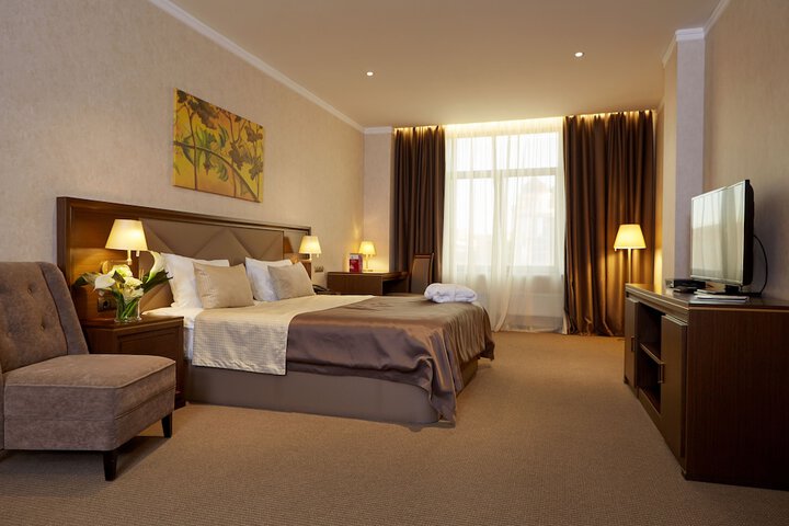 Room 7 of 90