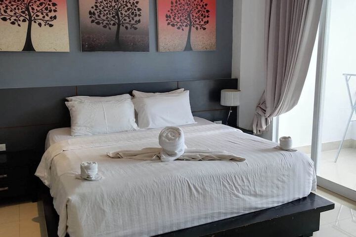 Room 28 of 93