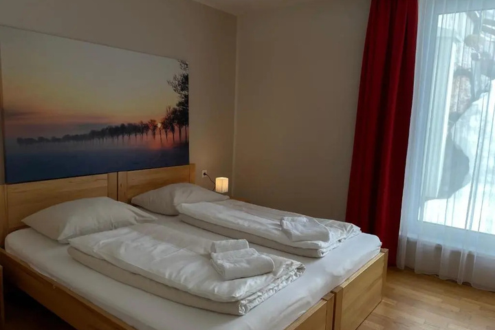 Room 2 of 10