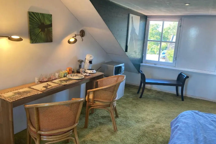 Room 2 of 12