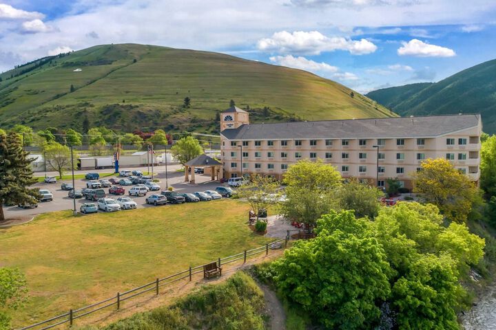 Hotel 43 of 44