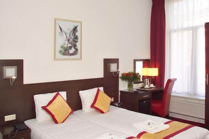 Room 15 of 60