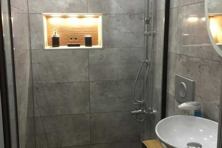 Room 16 of 29