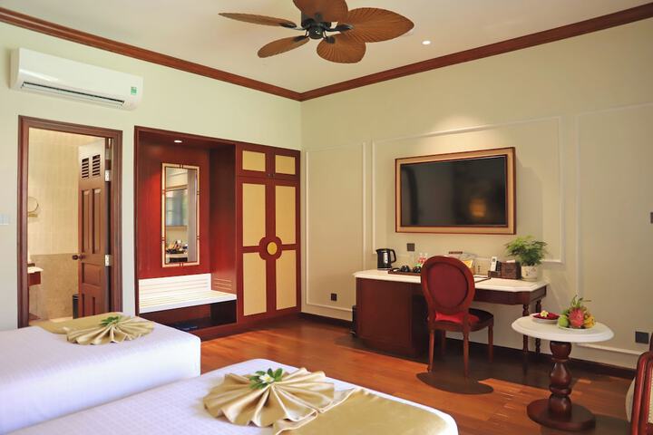 Room 48 of 143
