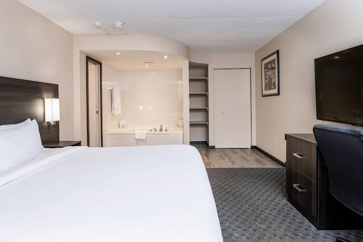 Room 15 of 32