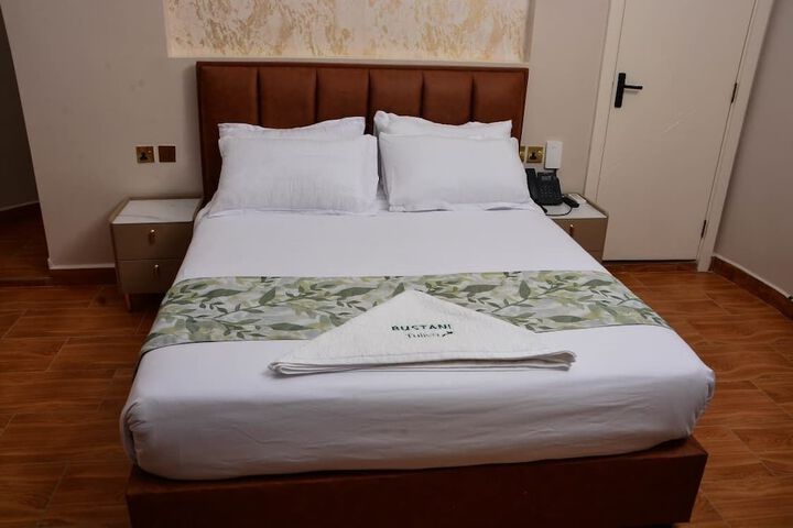 Room 4 of 9