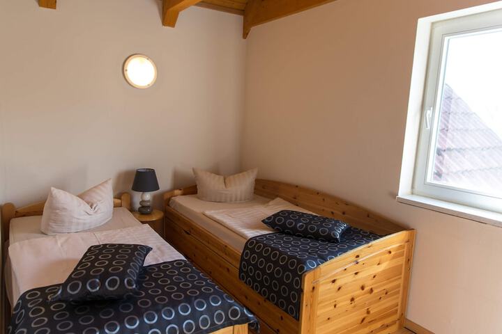 Room 11 of 25