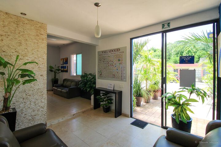 Entrance & Lobby