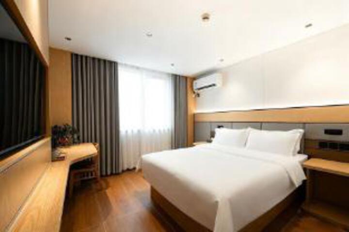 Room 6 of 6