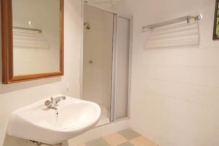 Room 445 of 650