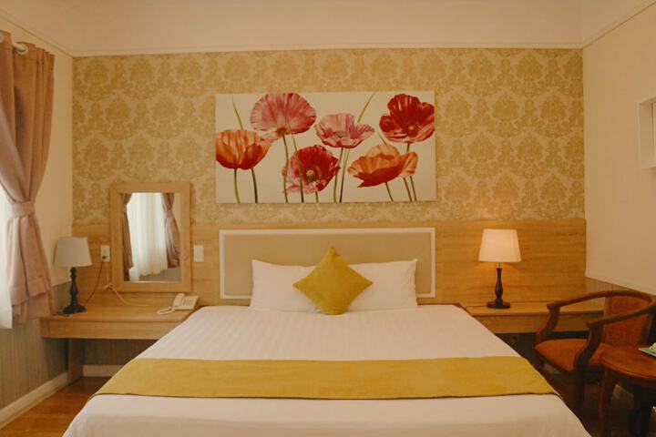 Room 11 of 28