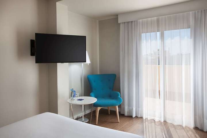 Room 12 of 37