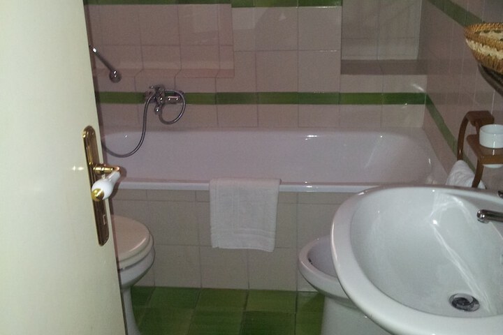 Room 5 of 23