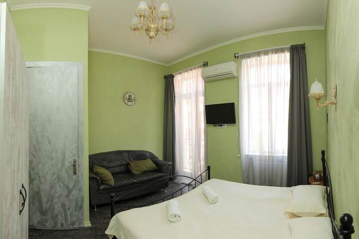 Room 4 of 96