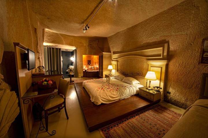Room 16 of 103