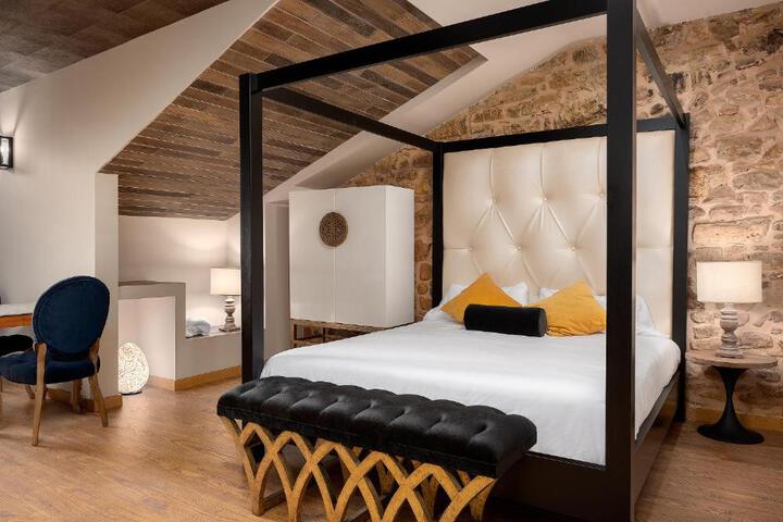 Image of SUITE 1907 AVILES