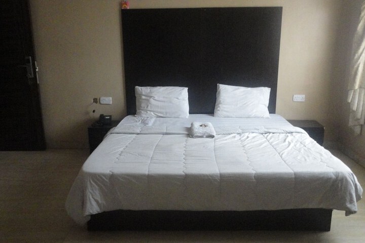 Room 3 of 13