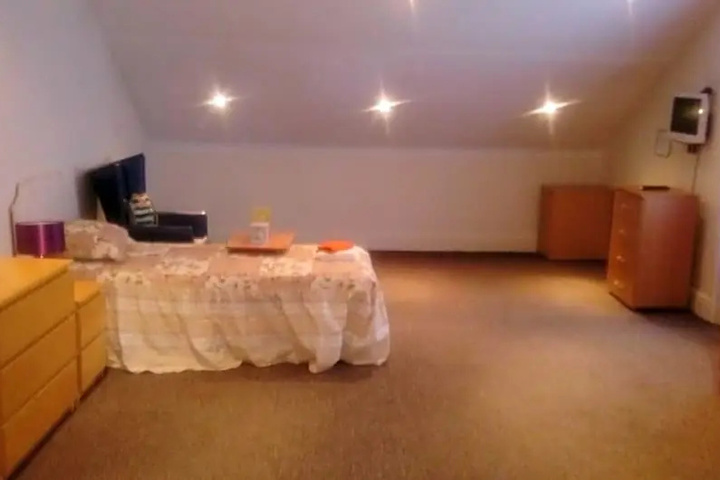 Room 6 of 14