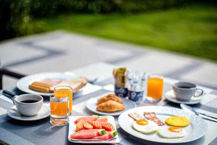 Breakfast/Coffee Service 24 of 42