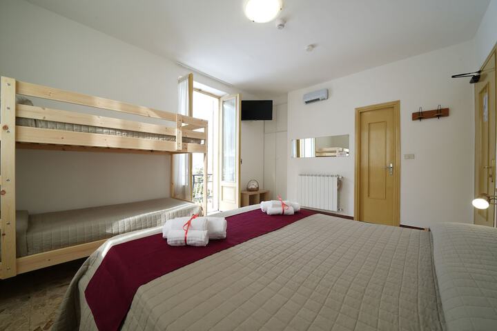 Room 12 of 50
