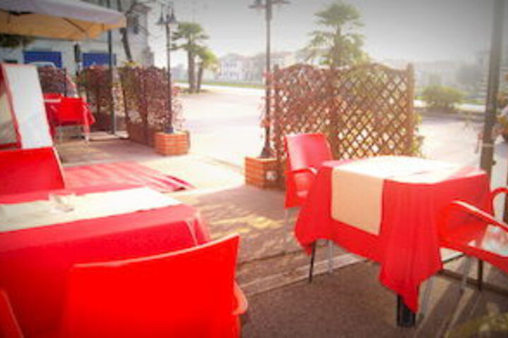 Dining 36 of 44
