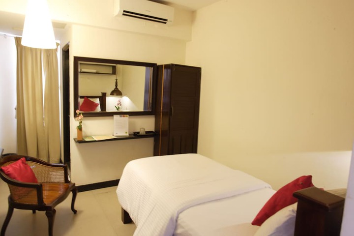 Room 10 of 52