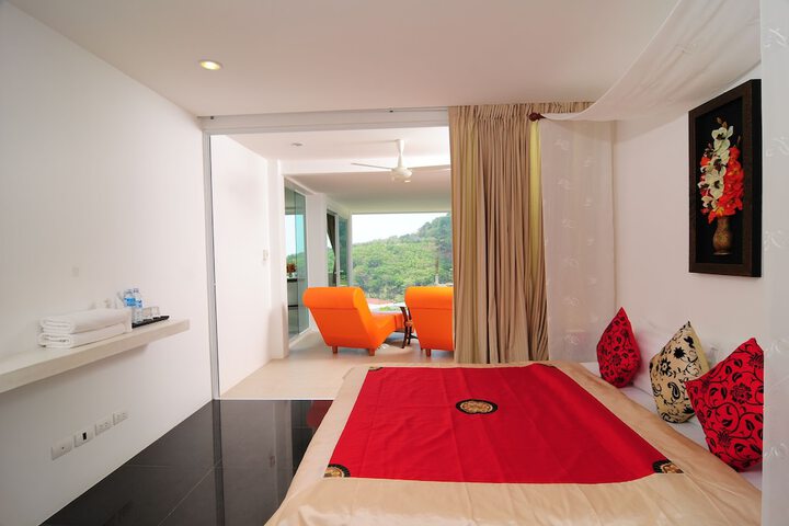 Room 4 of 96