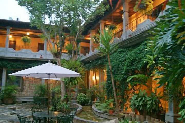 Exterior of Hotel Elvir