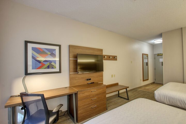 2 Queen Beds (3 of 18)