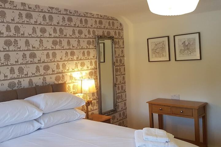 Room 4 of 11