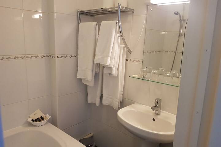 Room 21 of 40