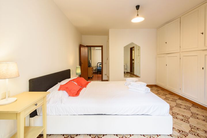 Room 10 of 12