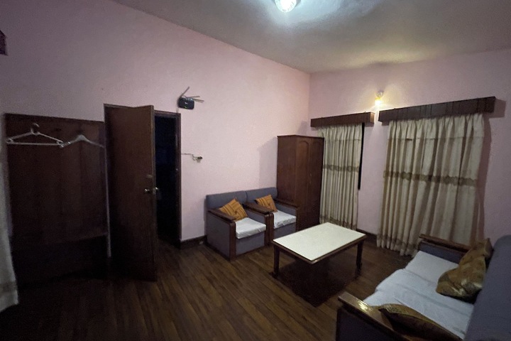 Room 12 of 35