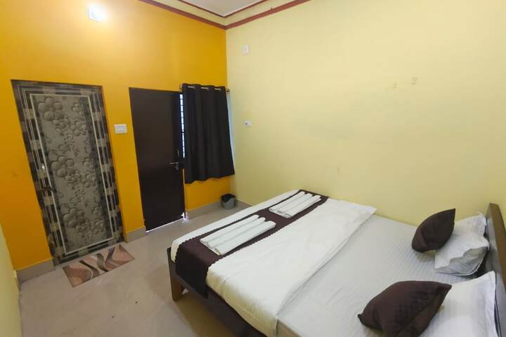 Room 8 of 13