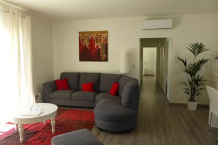 Room 9 of 14