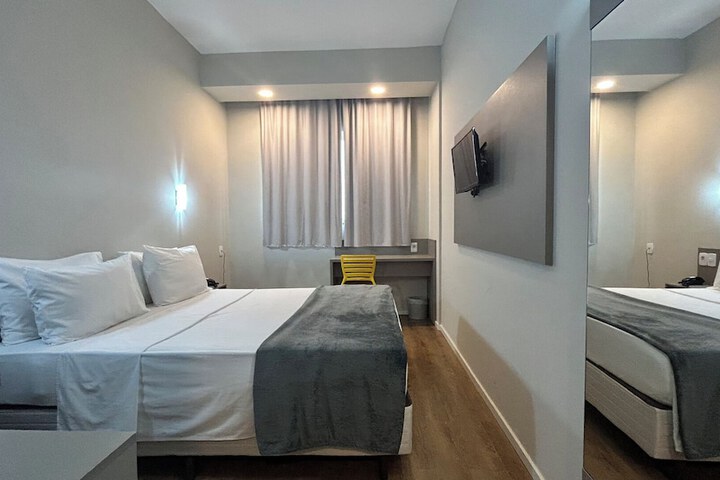Room 12 of 33