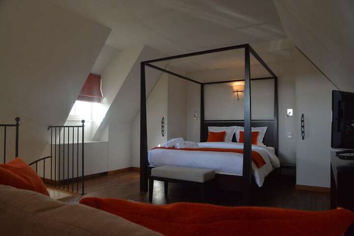 Room 9 of 50