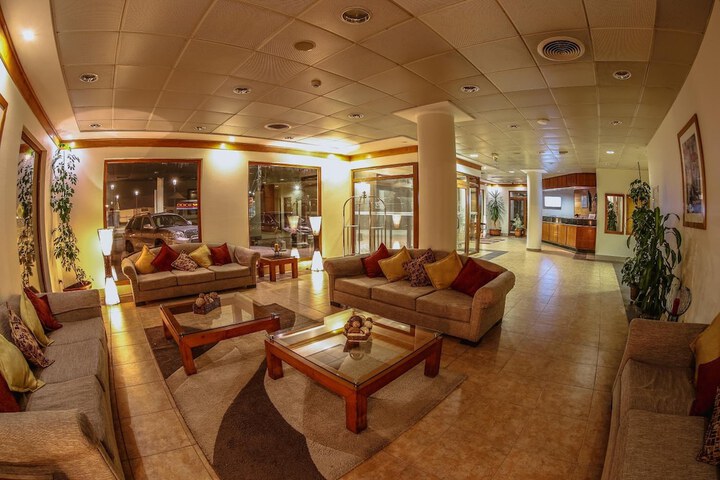 Entrance & Lobby
