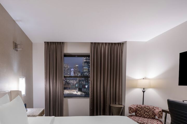 Room 83 of 166