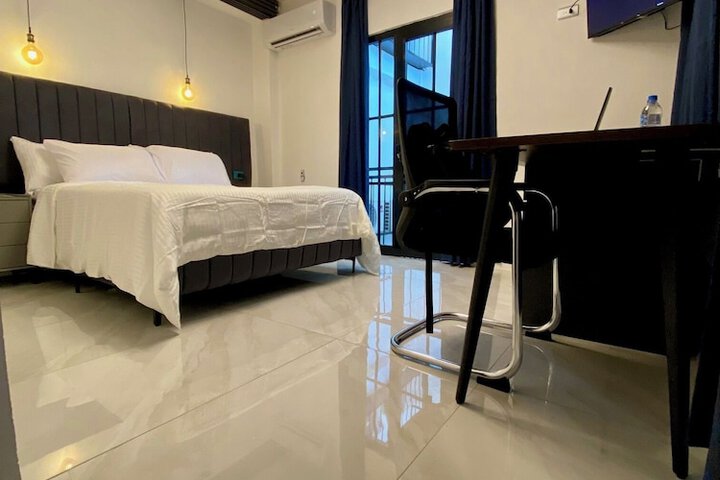 Room 16 of 32