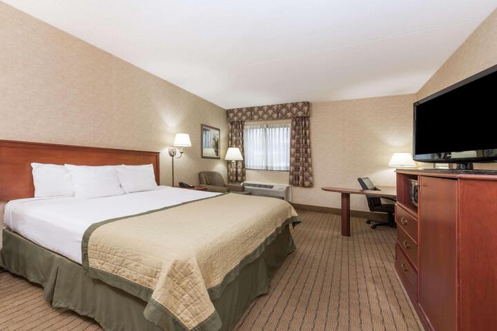 1 King Bed (18 of 22)