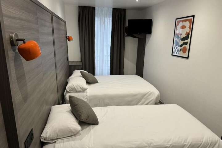 Room 10 of 29