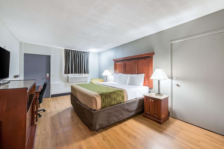 1 King Bed (2 of 3)
