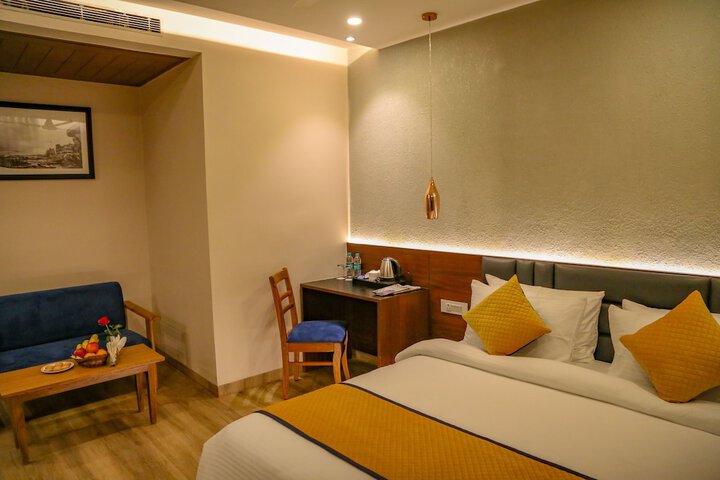 Room 9 of 28