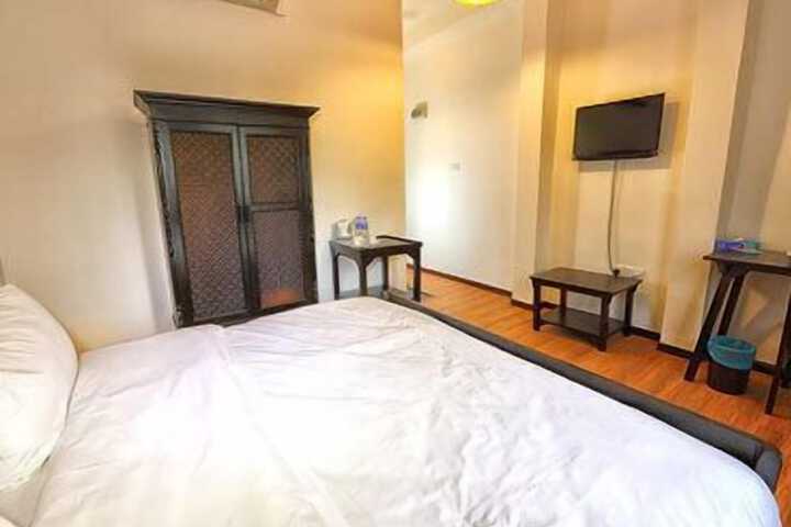 Room 8 of 26