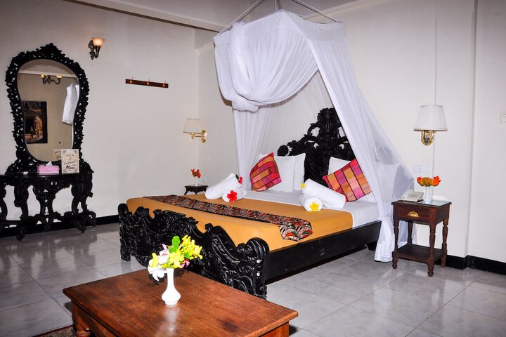 Room 5 of 92