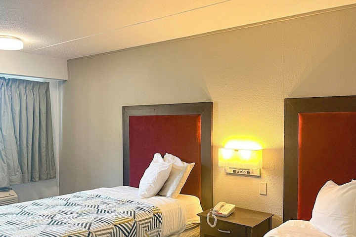 Room 10 of 19