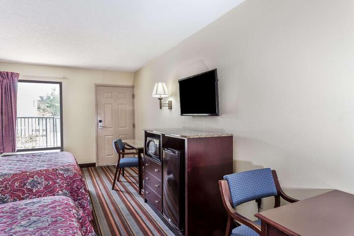 2 Double Beds (9 of 11)