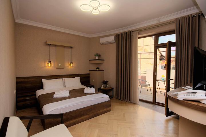 Room 10 of 46